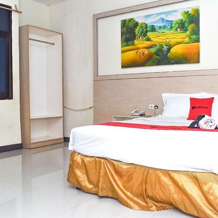 Reddoorz Plus Near Sultan Hasanuddin Airport Macáçar Exterior foto