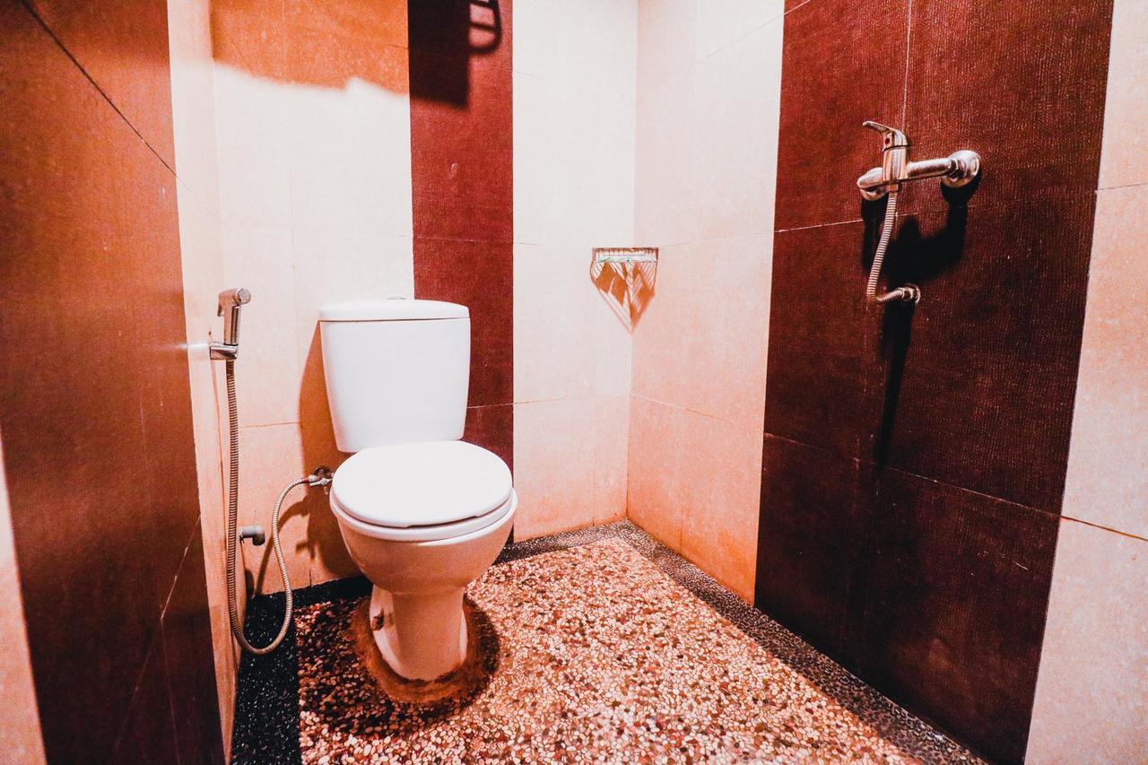 Reddoorz Plus Near Sultan Hasanuddin Airport Macáçar Exterior foto