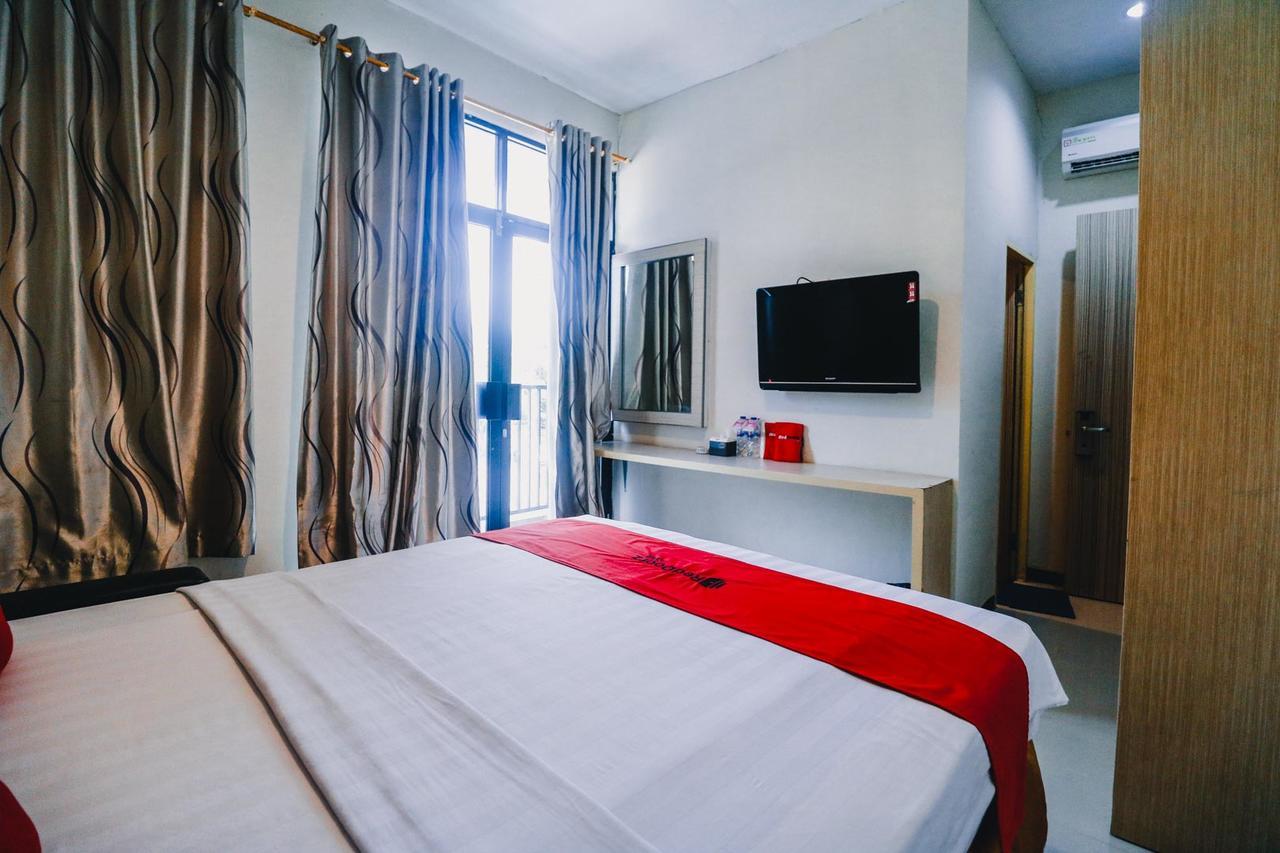 Reddoorz Plus Near Sultan Hasanuddin Airport Macáçar Exterior foto