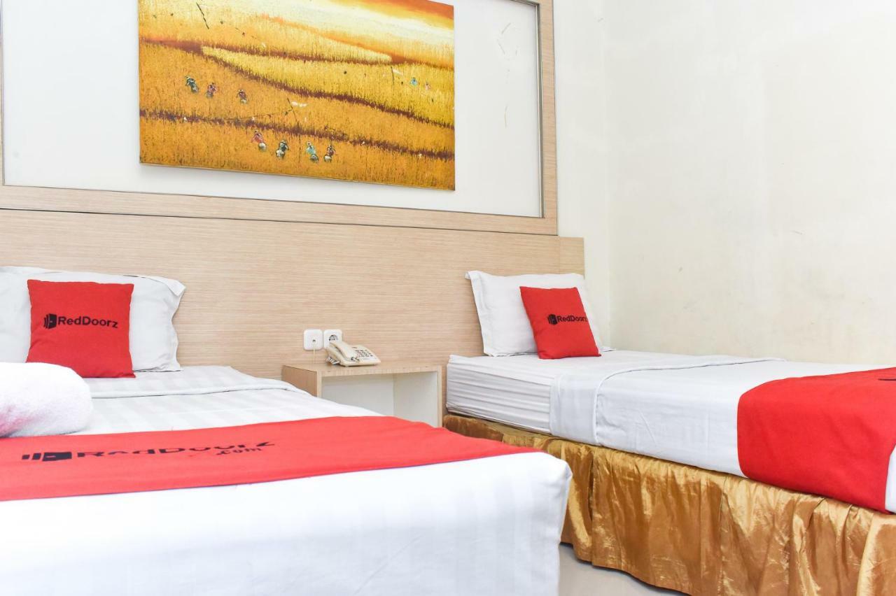 Reddoorz Plus Near Sultan Hasanuddin Airport Macáçar Exterior foto