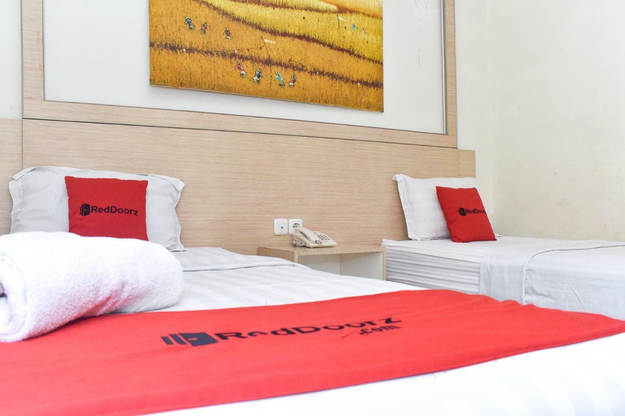 Reddoorz Plus Near Sultan Hasanuddin Airport Macáçar Exterior foto