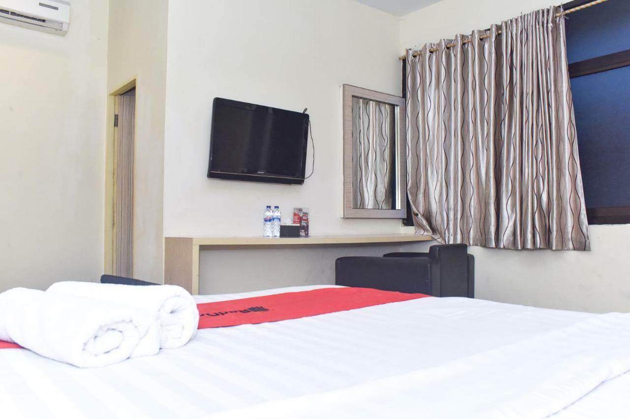 Reddoorz Plus Near Sultan Hasanuddin Airport Macáçar Exterior foto