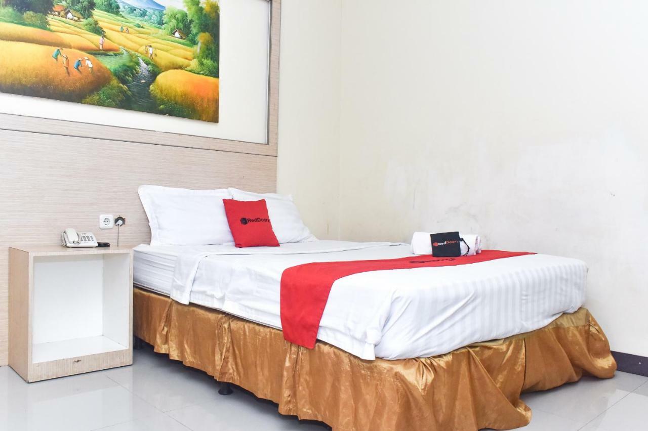 Reddoorz Plus Near Sultan Hasanuddin Airport Macáçar Exterior foto