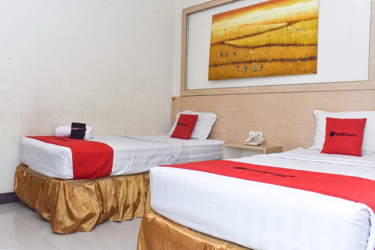 Reddoorz Plus Near Sultan Hasanuddin Airport Macáçar Exterior foto