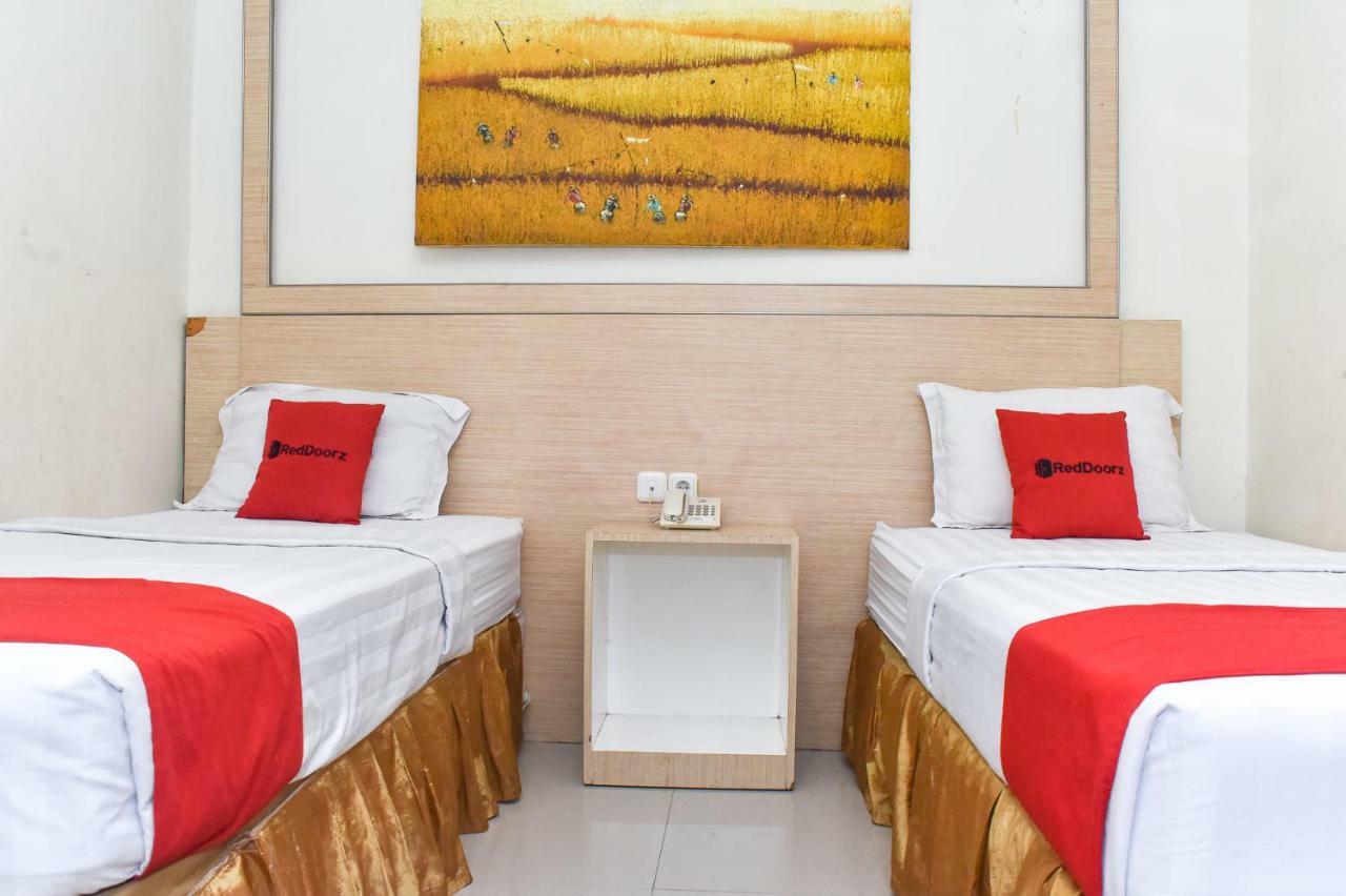Reddoorz Plus Near Sultan Hasanuddin Airport Macáçar Exterior foto
