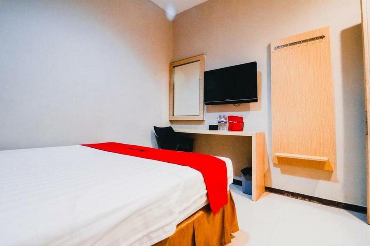 Reddoorz Plus Near Sultan Hasanuddin Airport Macáçar Exterior foto